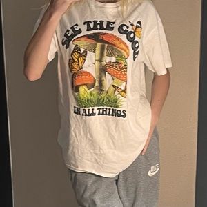 White tee size medium